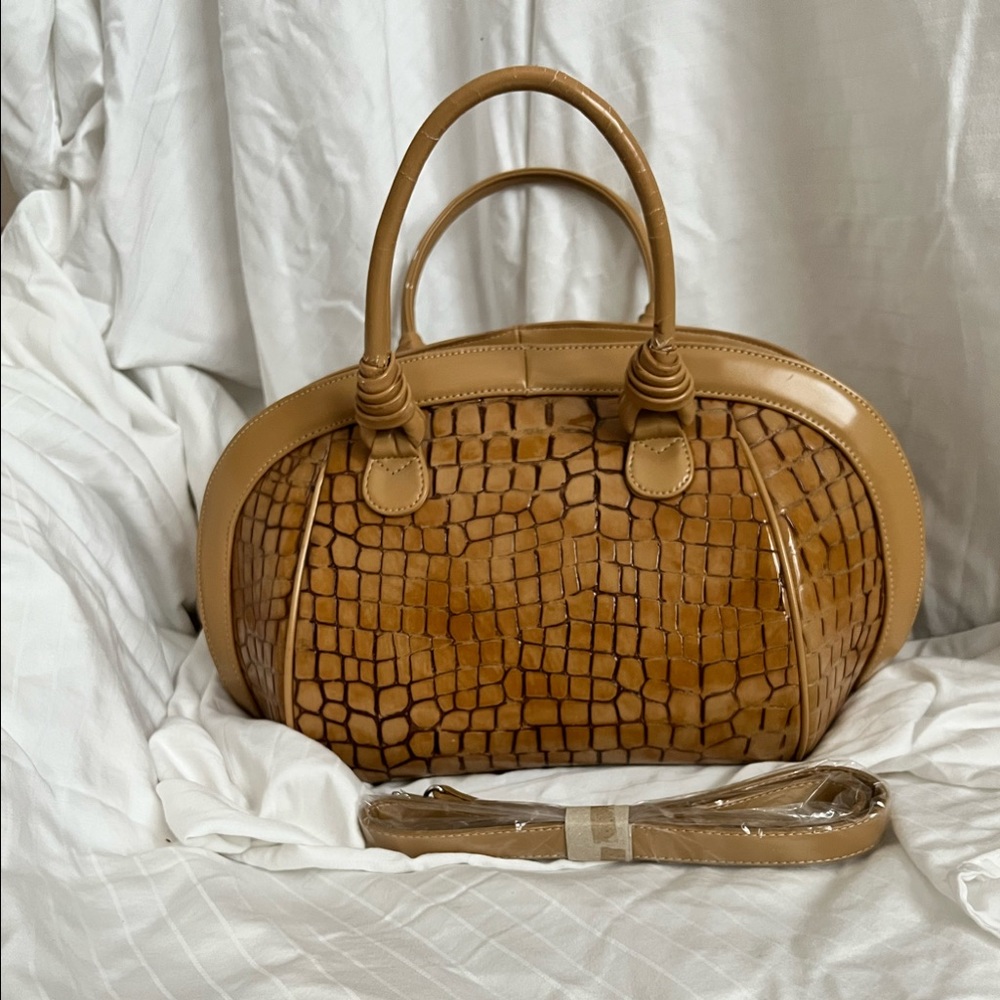 Embossed faux crock